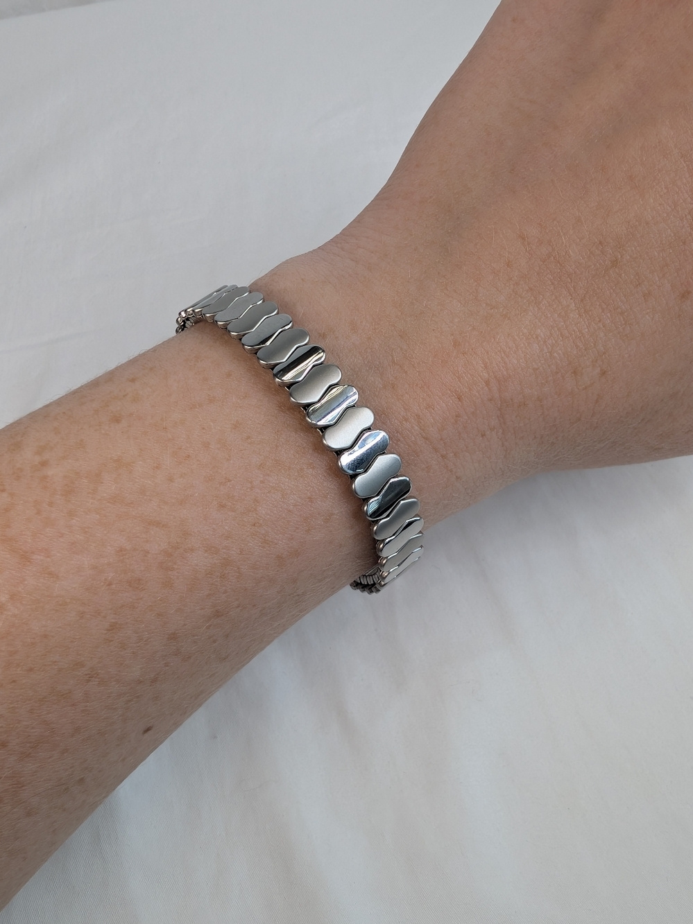 Vintage Expansion Bracelet - Silver Tone Stretch - Classic Watch Style - Picture 5 of 7